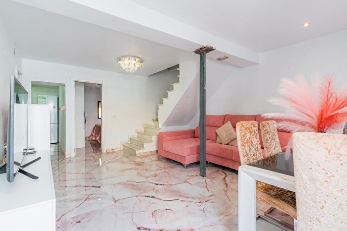 Casas en venta y pisos alquiler - 1