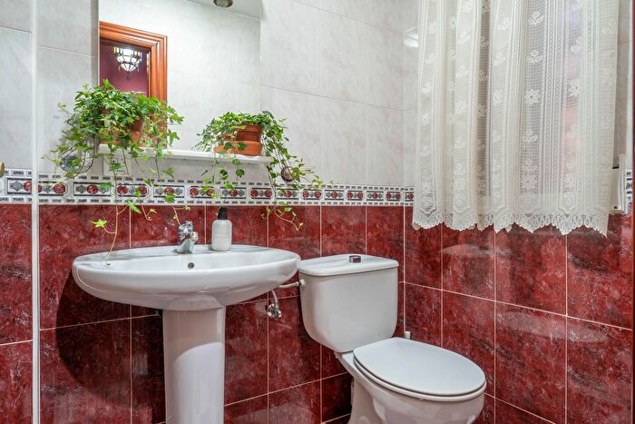 Casas en venta y pisos alquiler - 3