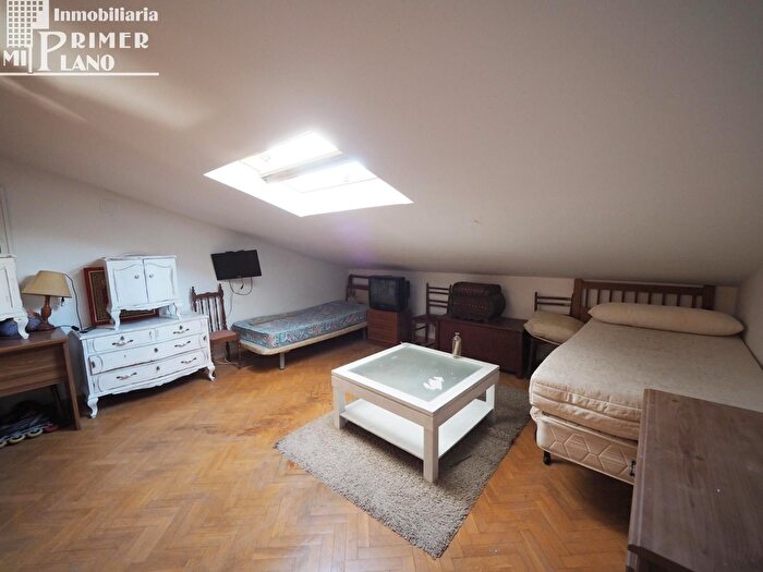 Casas en venta y pisos alquiler - 3