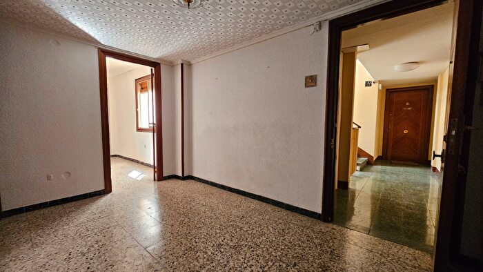 Casas en venta y pisos alquiler - 1