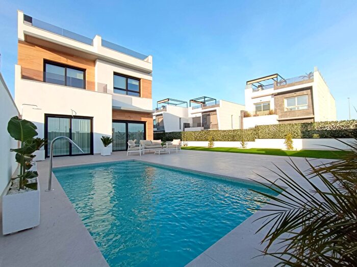 Casa en venta en Benijófar, Alicante de 3 habitaciones