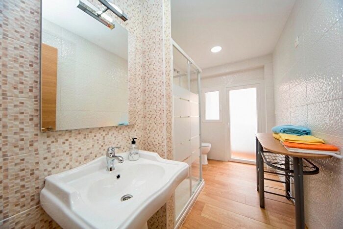 Casas en venta y pisos alquiler - 2