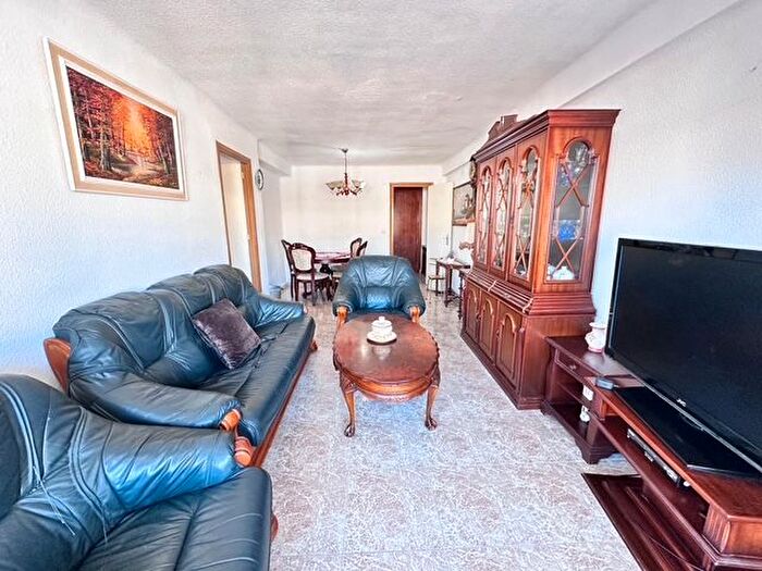 Casas en venta y pisos alquiler - 3