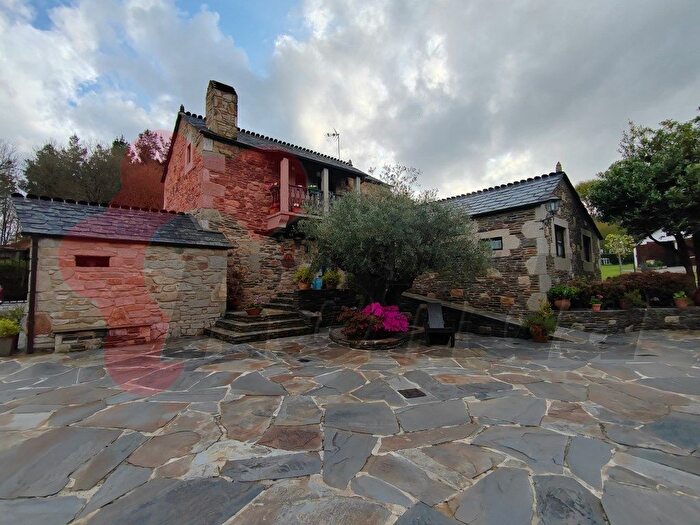 Casa en venta en Outeiro de Rei, Lugo de 4 habitaciones