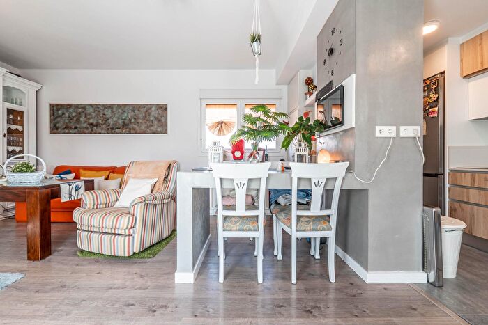 Casas en venta y pisos alquiler - 2