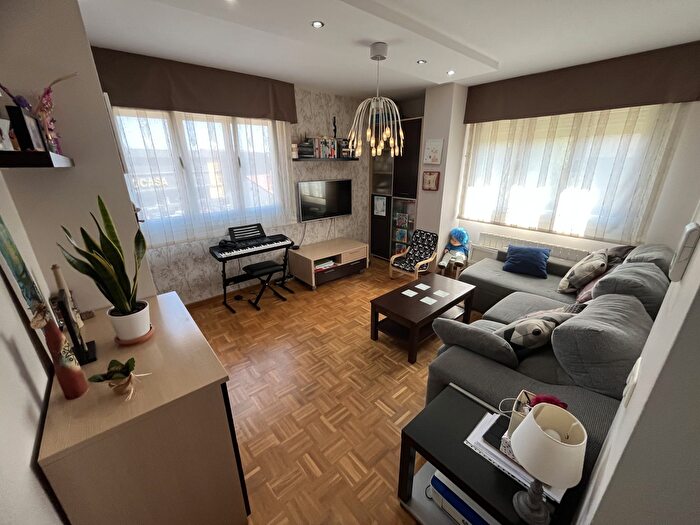 Casas en venta y pisos alquiler - 1