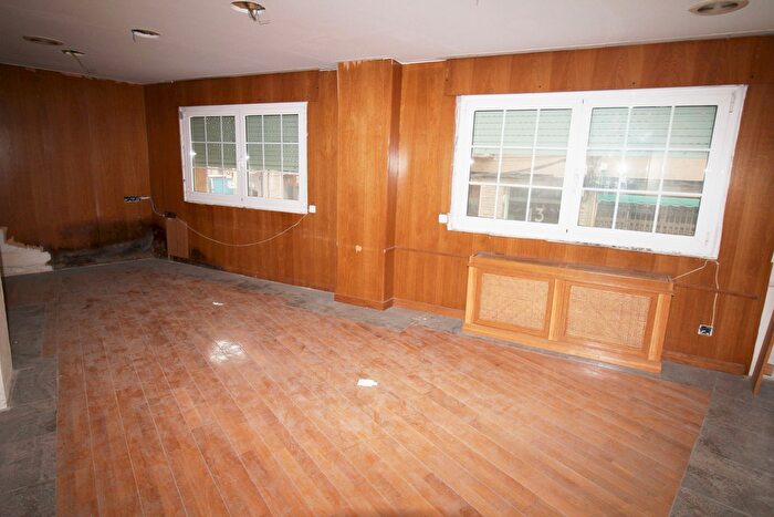 Casas en venta y pisos alquiler - 3