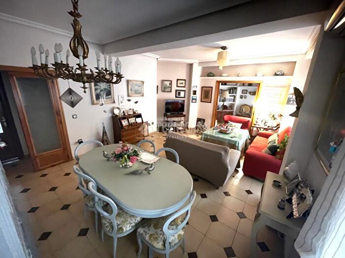 Casas en venta y pisos alquiler - 2