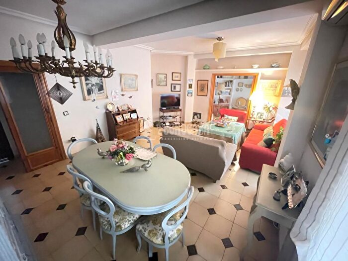 Casas en venta y pisos alquiler - 3