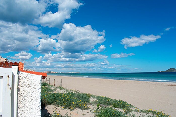 Casa en venta en Playa de las Gaviotas El Pedrucho, La Manga del Mar Menor de 6 habitaciones