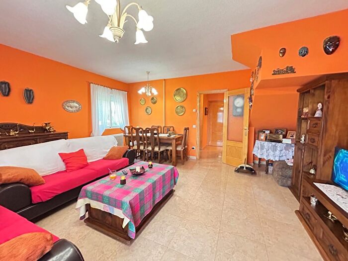 Casas en venta y pisos alquiler - 2