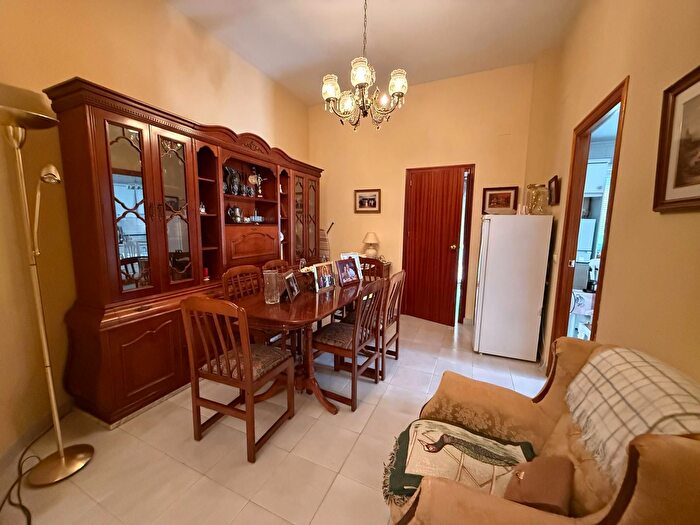 Casas en venta y pisos alquiler - 3