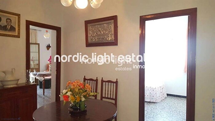Casas en venta y pisos alquiler - 3