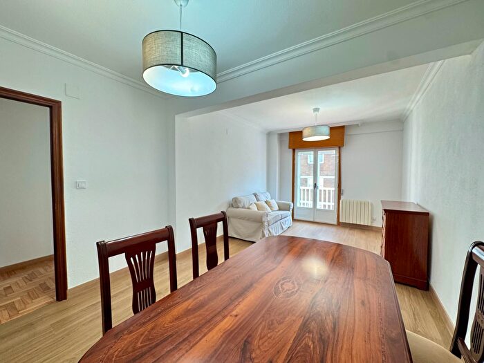 Casas en venta y pisos alquiler - 1