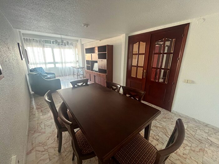 Casas en venta y pisos alquiler - 1