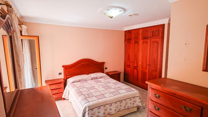 Casas en venta y pisos alquiler - 3