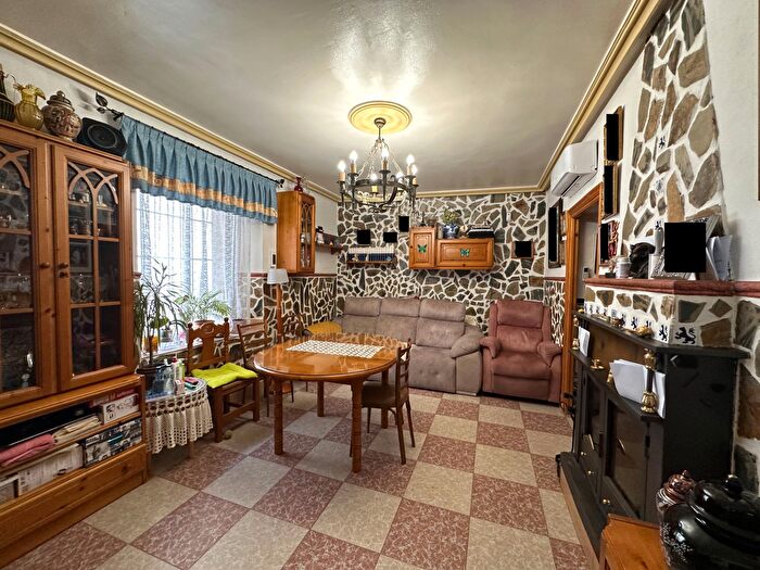 Casas en venta y pisos alquiler - 1