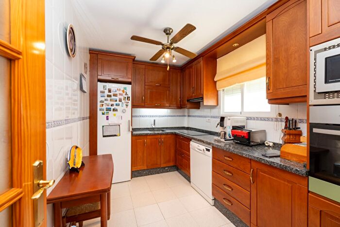 Casas en venta y pisos alquiler - 3