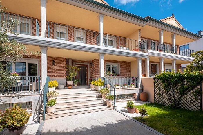 Casas en venta y pisos alquiler - 1