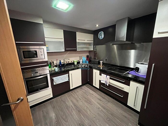 Casas en venta y pisos alquiler - 1