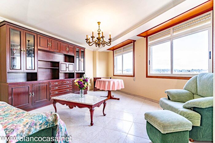 Piso en venta en Galicia, A Coruña de 4 habitaciones