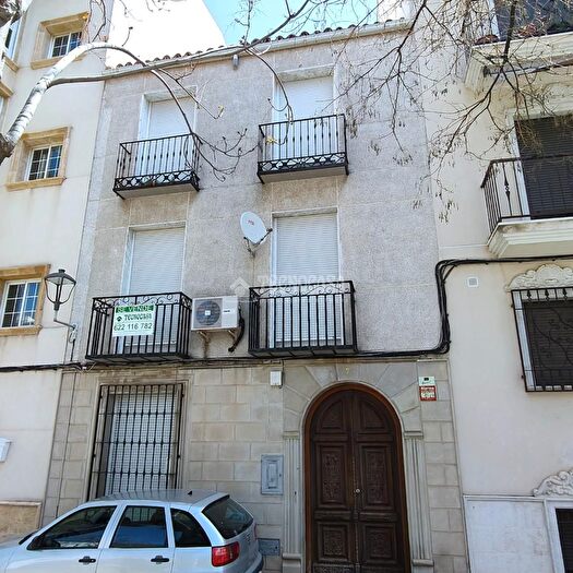 Casas en venta y pisos alquiler - 1