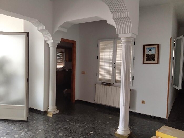Casa en venta en Campo de Criptana, Ciudad Real de 6 habitaciones