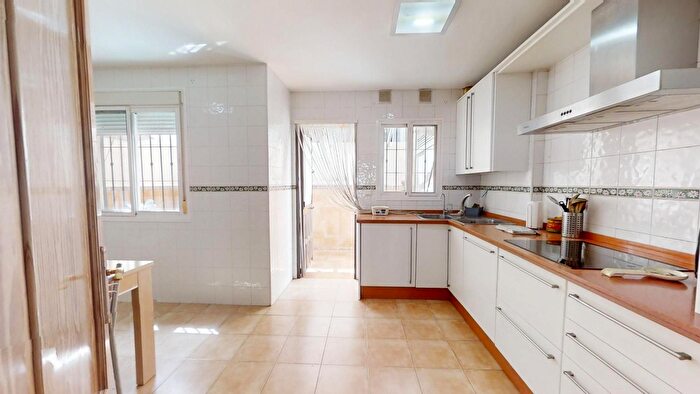 Casas en venta y pisos alquiler - 3