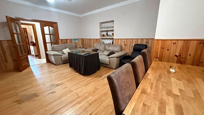 Casas en venta y pisos alquiler - 3