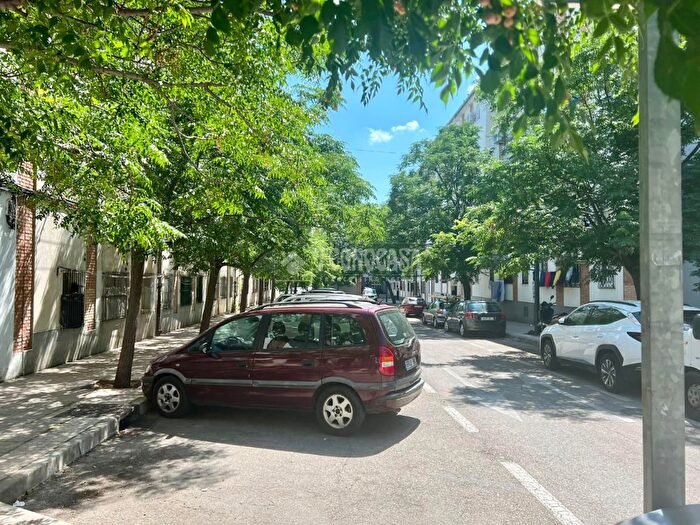 Casas en venta y pisos alquiler - 1