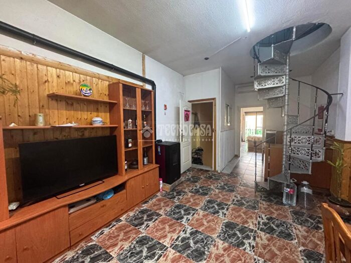 Casas en venta y pisos alquiler - 1