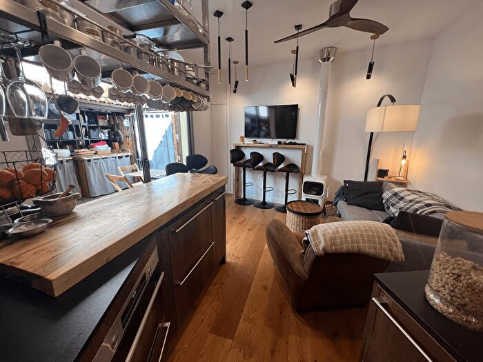 Casas en venta y pisos alquiler - 2