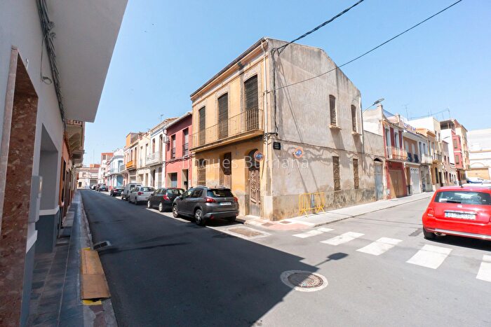 Casas en venta y pisos alquiler - 1