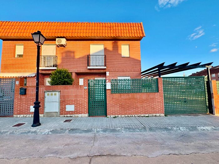 Casas en venta y pisos alquiler - 1