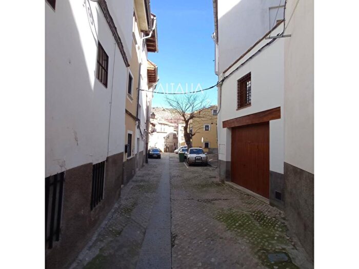 Casas en venta y pisos alquiler - 3