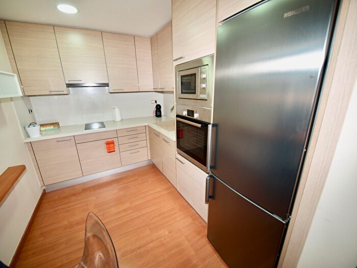 Casas en venta y pisos alquiler - 3