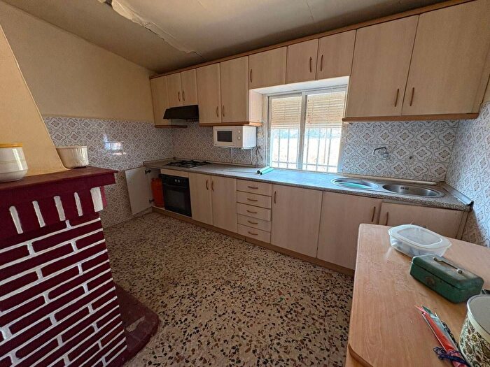 Casas en venta y pisos alquiler - 3