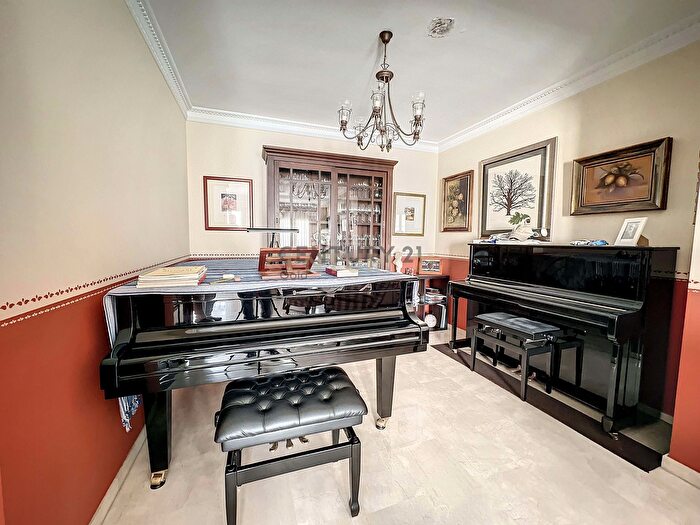 Casas en venta y pisos alquiler - 3