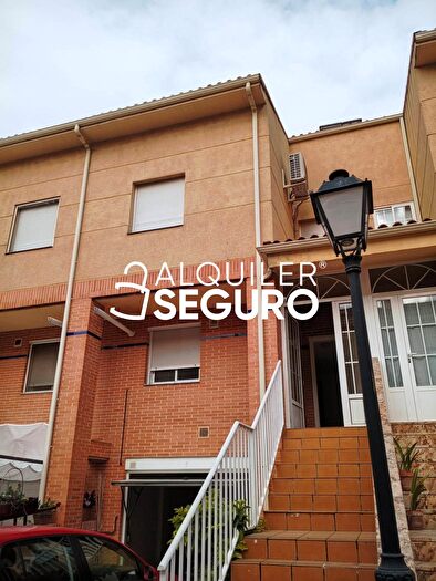 Casas en venta y pisos alquiler - 1