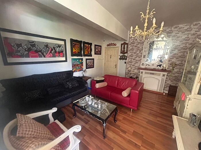 Casas en venta y pisos alquiler - 1