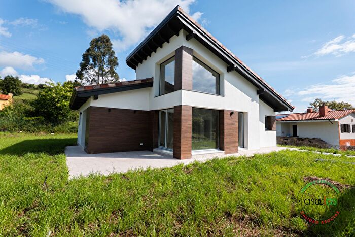 Casa en venta en Rural, Cenero de 3 habitaciones