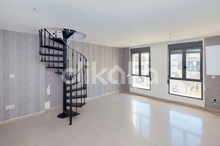 Casas en venta y pisos alquiler - 1