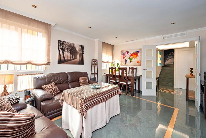Casas en venta y pisos alquiler - 3