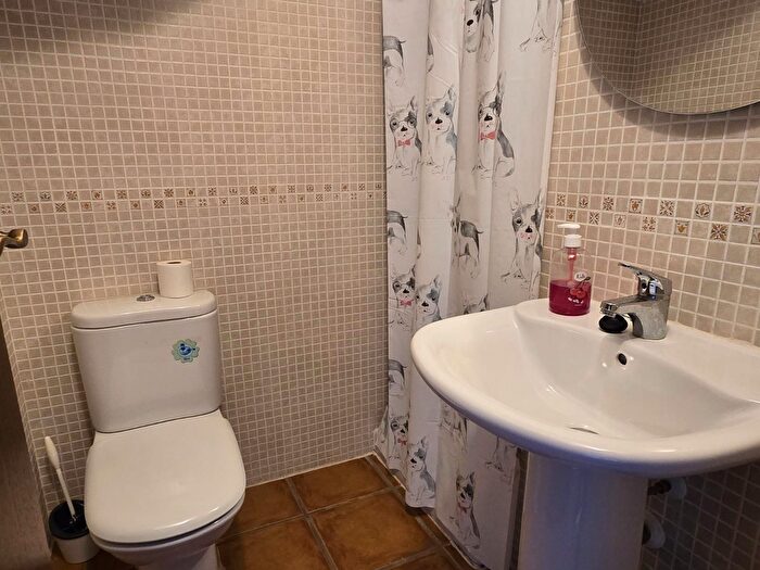 Casas en venta y pisos alquiler - 2