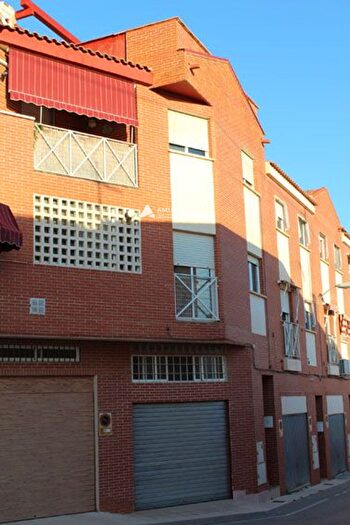 Casas en venta y pisos alquiler - 3