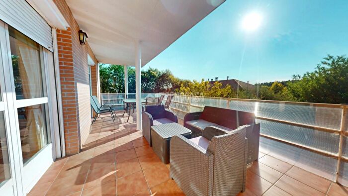 Casas en venta y pisos alquiler - 3