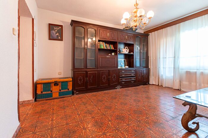 Casas en venta y pisos alquiler - 1