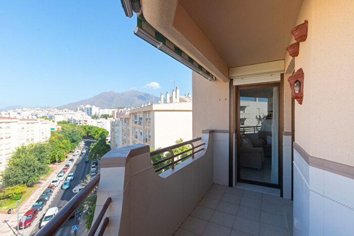 Piso en venta en Estepona Pueblo, Sierra de Estepona Avda de Andalucía de 4 habitaciones