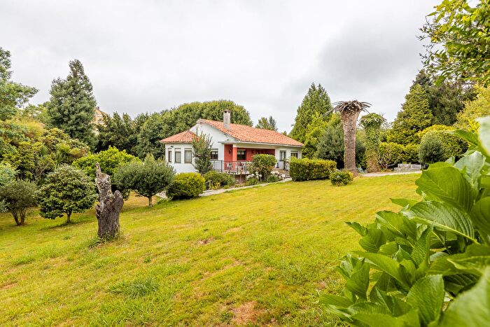 Casa en venta en Bergondo, A Coruña de 8 habitaciones