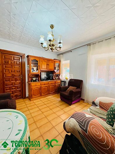 Casas en venta y pisos alquiler - 1